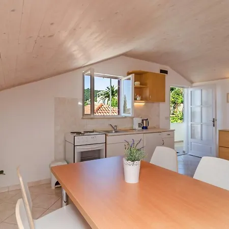 And By The Sea Molunat, Dubrovnik - 9102